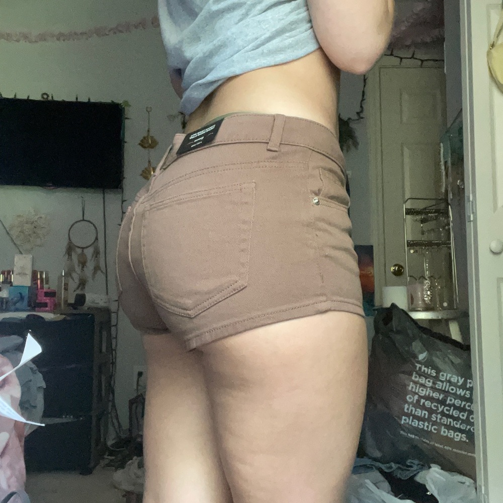 H&M women’s low rise brown shorts, new with tags